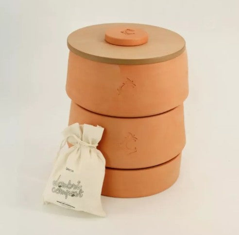 Compact worm composter slim en duurzaam binnen composteren