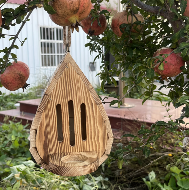 Detail van vlinderhabitat voederbak voor nectar