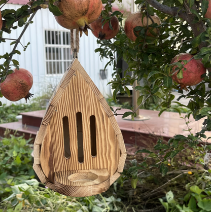 Detail van vlinderhabitat voederbak voor nectar