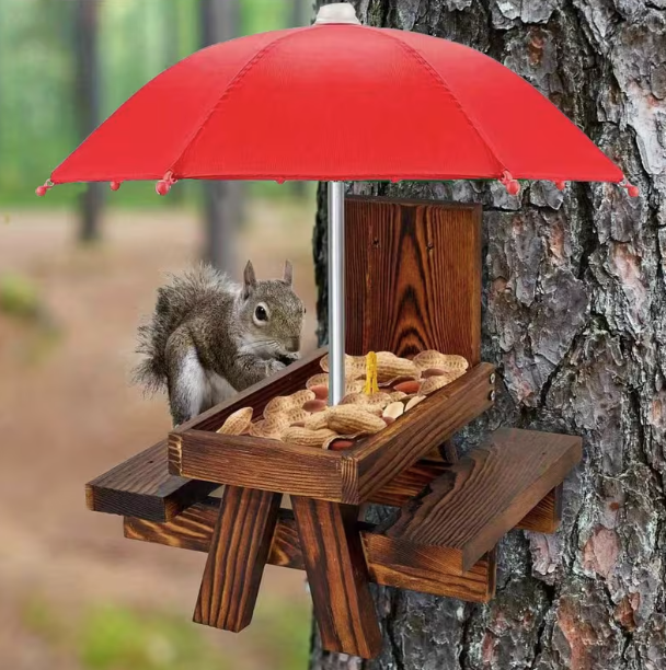 Eekhoorn Picknicktafel Voeder met Parasol – Houten Maïskolf & Notenvoederen voor in de Tuin