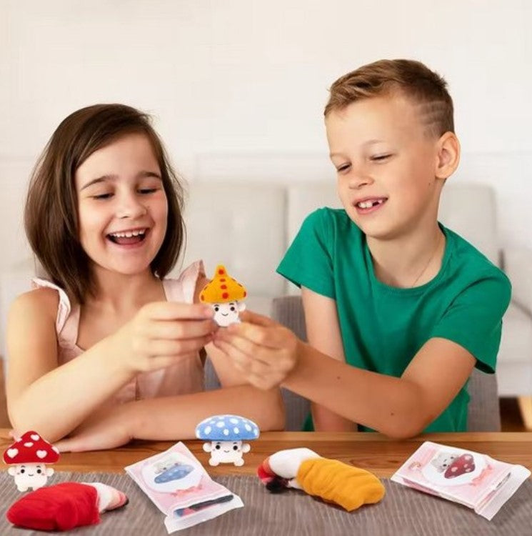 naaldvilten voor beginners - naaldvilt pakket lieve paddenstoeltjes - naaldvilten voor starters - starterspakket naaldvilten - naaldvilten voor liefhebbers